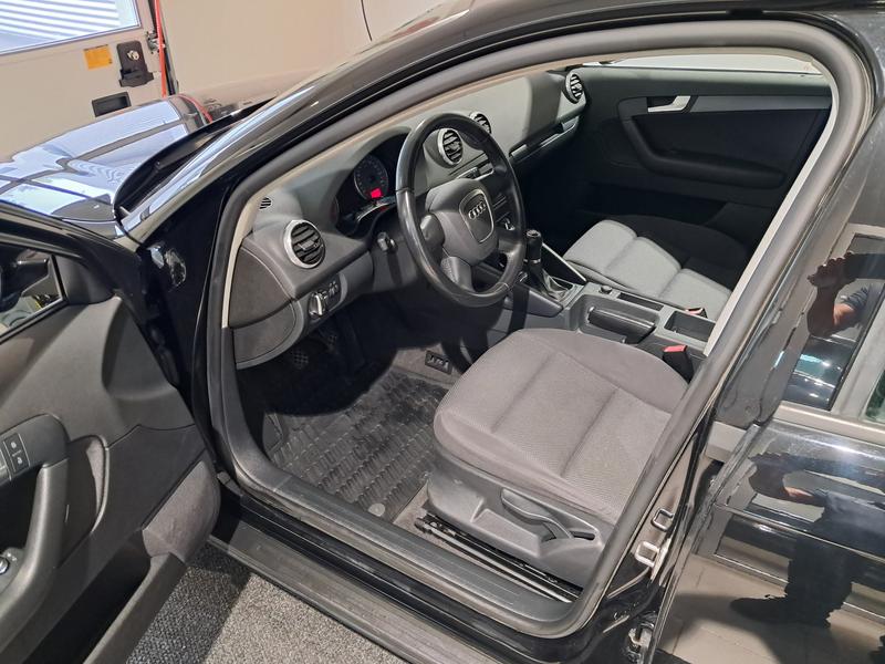 AUDI             A3